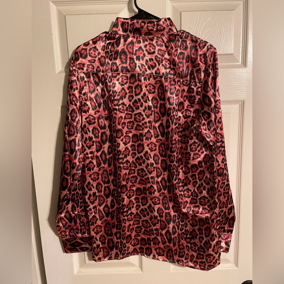 FashionNova Mens Red Cheetah Print Satin Buttondown Shirt - Picture 2 of 2